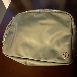 Lululemon everywhere belt bag. Large size.